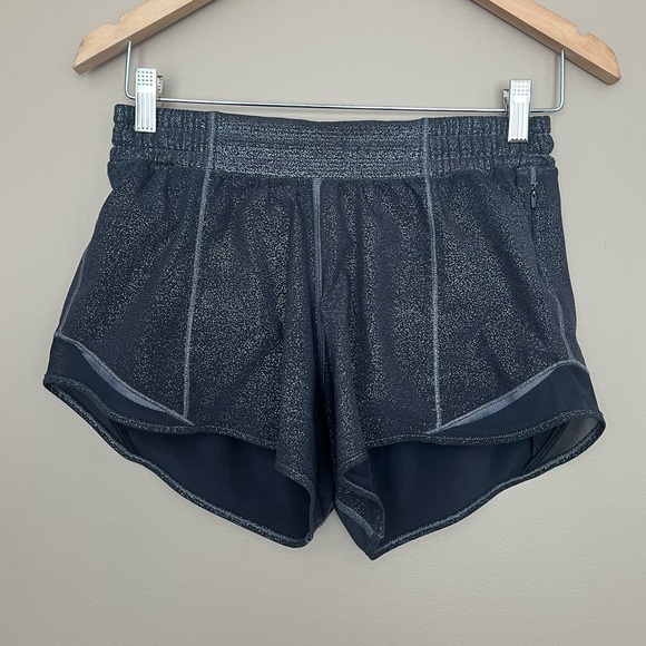 lululemon athletica Pants - {Lululemon} Hotty Hot Short II Long 4" in Luminosity Foil Print Black Silver - 4